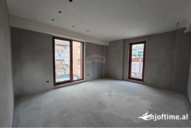 Ambient biznesi me qera 3+1 ne Tirane - 1,500 Euro