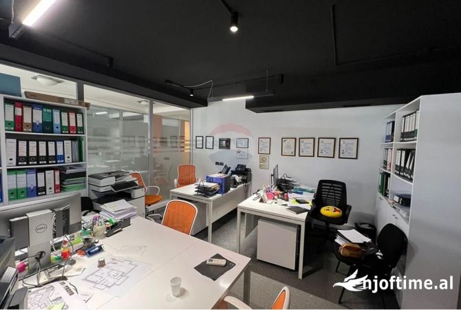 Ambient biznesi me qera 3+1 ne Tirane - 1,100 Euro