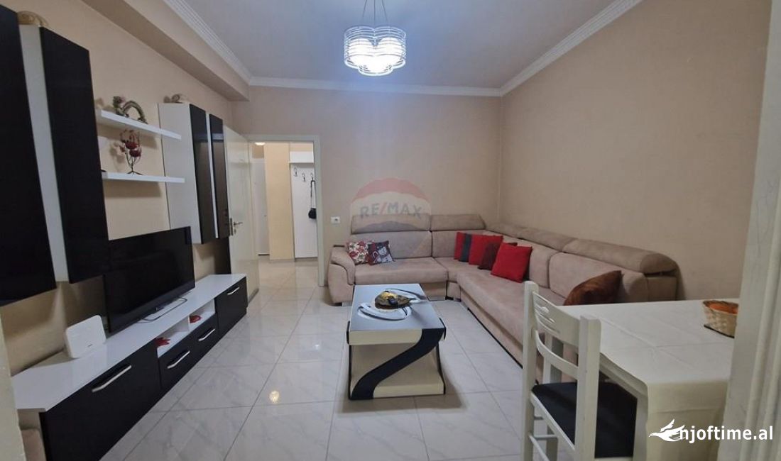 Shtepi ne shitje Apartament ne Tirane, 1+1, Mobilimi E mobiluar, Pagesa 115,000  Euro.