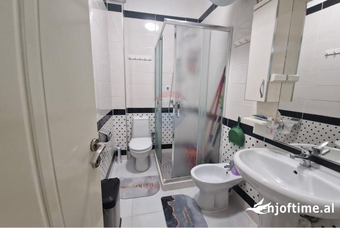 Shtepi ne shitje Apartament ne Tirane, 1+1, Mobilimi E mobiluar, Pagesa 115,000  Euro.