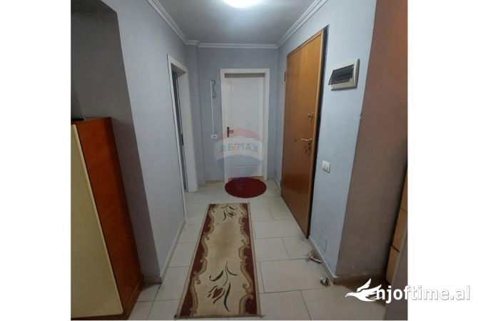 Shtepi ne shitje Apartament ne Tirane, 2+1, Mobilimi E mobiluar, Pagesa 195,000  Euro.