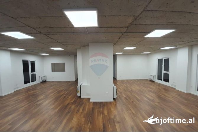 Ambient biznesi me qera 3+1 ne Tirane - 2,300 Euro