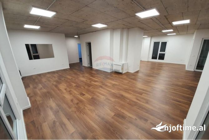 Ambient biznesi me qera 3+1 ne Tirane - 2,300 Euro