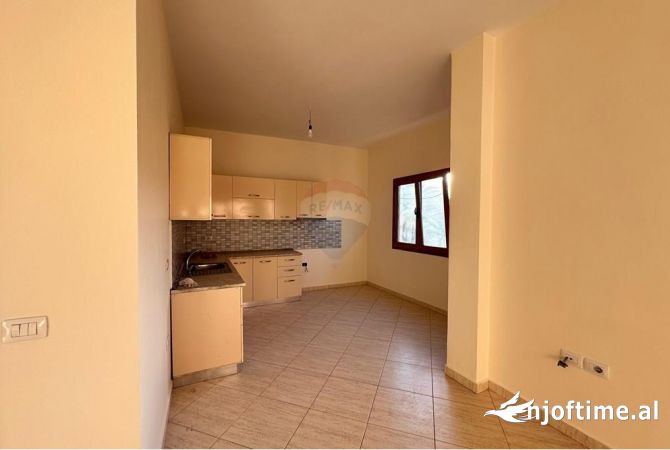 Shtepi me qera 3+1 ne Tirane - 35,000 Leke