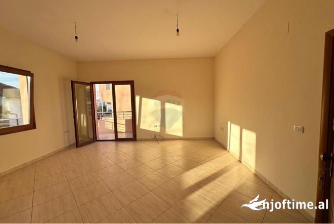 Shtepi me qera 3+1 ne Tirane - 35,000 Leke