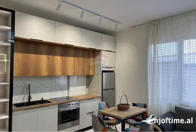 Shtepi me qera Apartament ne Tirane, 1+1, Mobilimi E mobiluar, Pagesa 550  Euro.