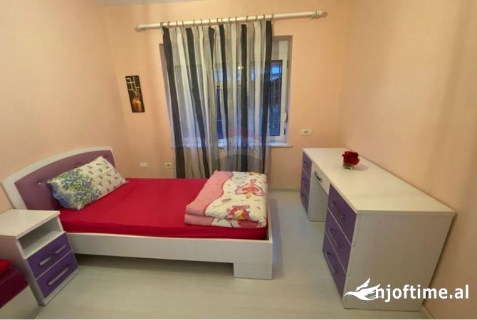 Shtepi me qera 4+1 ne Tirane - 800 Euro