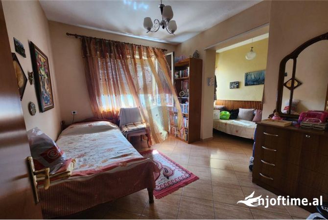 Shtepi ne shitje Apartament ne Tirane, 2+1, Mobilimi E mobiluar, Pagesa 115,000  Euro.