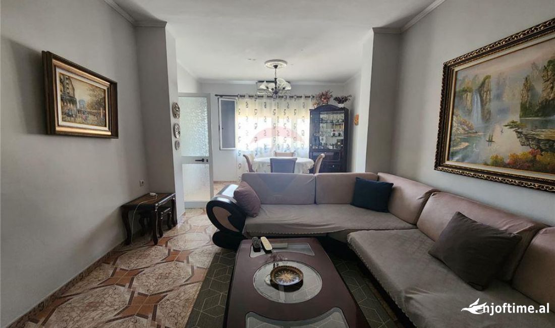 Shtepi ne shitje Apartament ne Tirane, 2+1, Mobilimi E mobiluar, Pagesa 115,000  Euro.