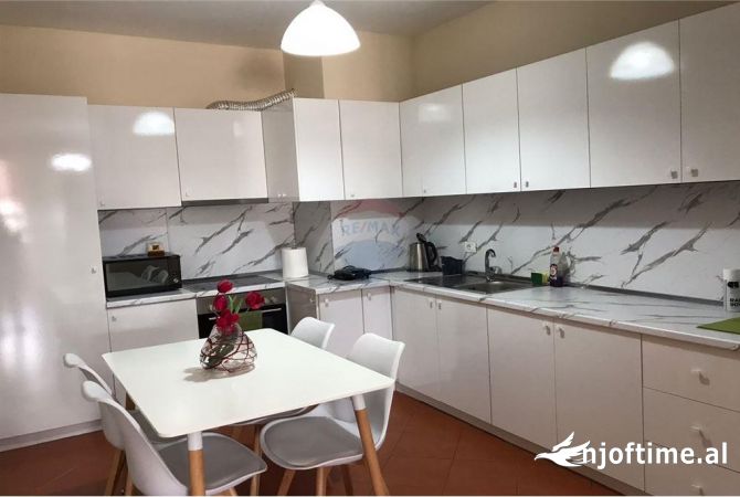 Shtepi me qera Apartament ne Tirane, 2+1, Mobilimi E mobiluar, Pagesa 750  Euro.