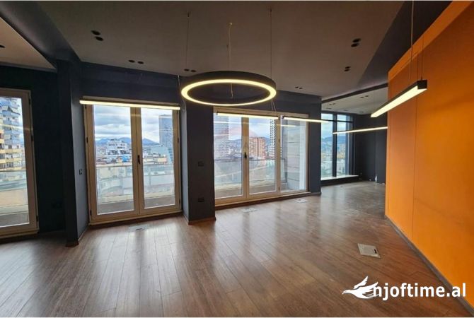 Ambient biznesi me qera 3+1 ne Tirane - 140,000 Leke