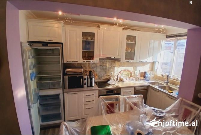 Shtepi ne shitje Apartament ne Tirane, 2+1, Mobilimi E mobiluar, Pagesa 132,000  Euro.