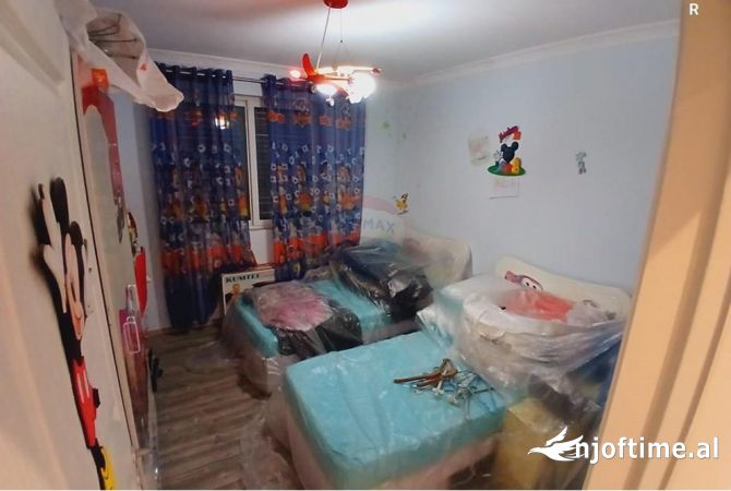 Shtepi ne shitje Apartament ne Tirane, 2+1, Mobilimi E mobiluar, Pagesa 132,000  Euro.