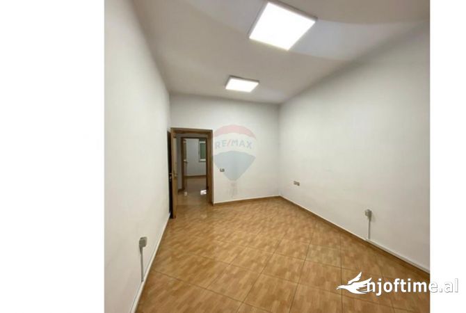Ambient biznesi me qera 3+1 ne Tirane - 650 Euro