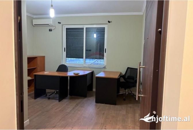 Ambient biznesi me qera 3+1 ne Tirane - 1,000 Euro