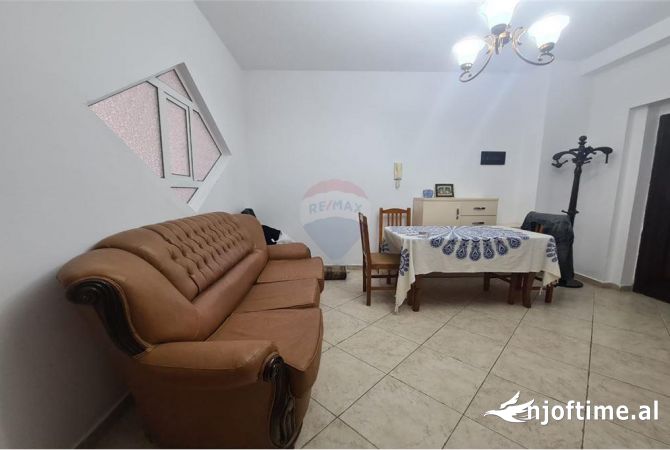 Shtepi me qera 2+1 ne Tirane - 650 Euro
