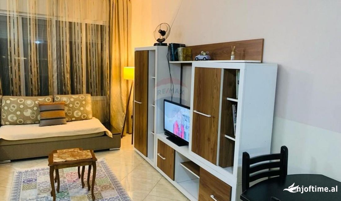 Shtepi me qera Apartament ne Tirane, 1+1, Mobilimi E mobiluar, Pagesa 600  Euro.