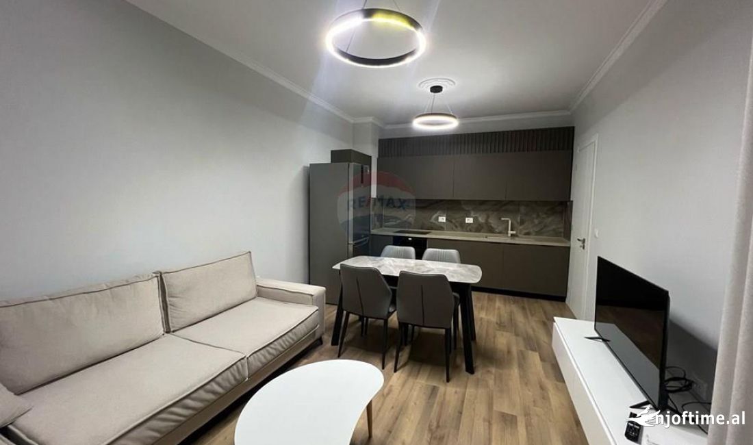 Shtepi me qera Apartament ne Tirane, 2+1, Mobilimi E mobiluar, Pagesa 700  Euro.