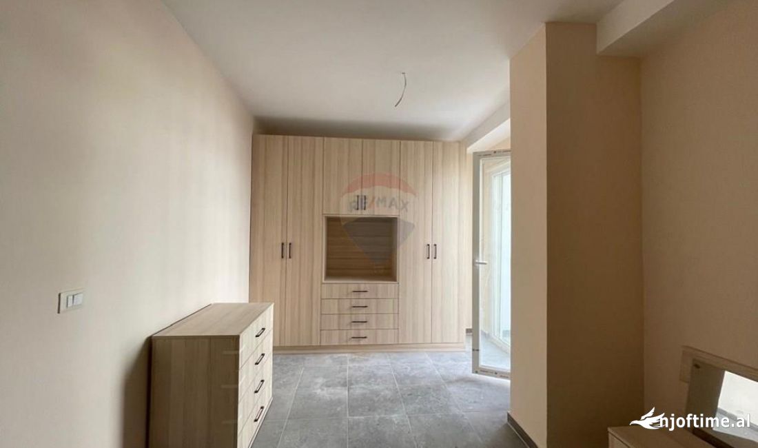 Shtepi ne shitje Apartament ne Tirane, 2+1, Mobilimi Bosh, pa mobiluar, Pagesa 100,980  Euro.