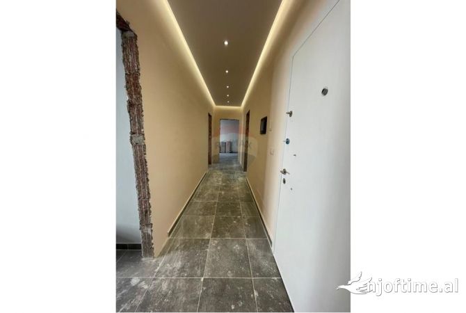 Shtepi ne shitje Apartament ne Tirane, 2+1, Mobilimi Bosh, pa mobiluar, Pagesa 100,980  Euro.