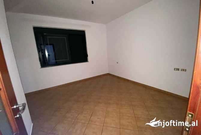 Shtepi me qera 2+1 ne Tirane - 35,000 Leke