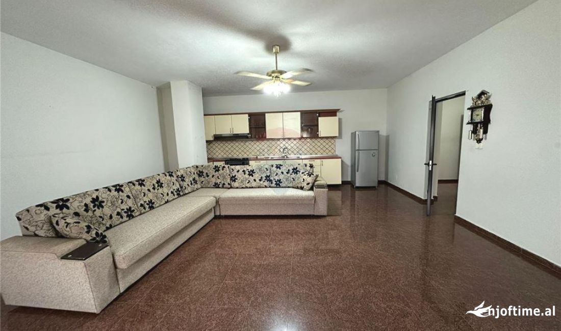 Shtepi ne shitje Apartament ne Tirane, 2+1, Mobilimi E mobiluar, Pagesa 133,000  Euro.