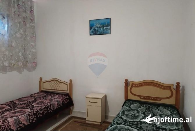 Shtepi me qera 2+1 ne Tirane - 300 Euro