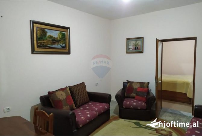 Shtepi me qera 2+1 ne Tirane - 300 Euro