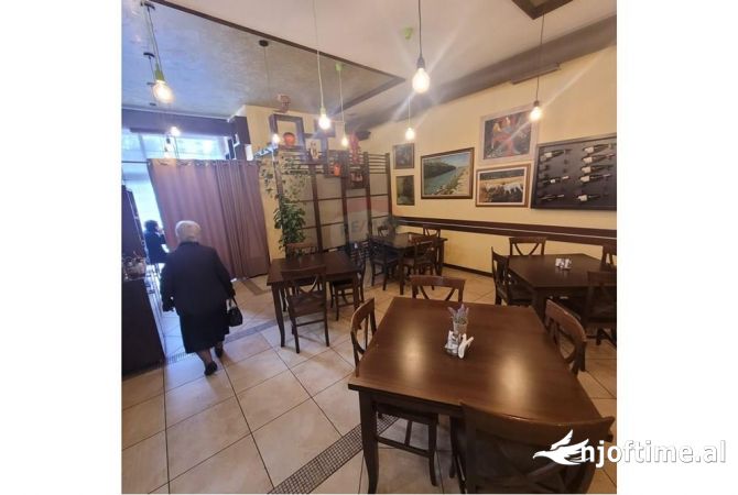 Ambient biznesi me qera 2+1 ne Tirane - 2,000 Euro