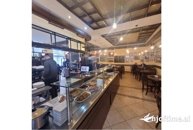 Ambient biznesi me qera 2+1 ne Tirane - 2,000 Euro