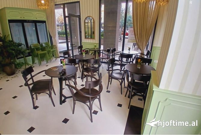 Ambient biznesi me qera 2+1 ne Tirane - 1,500 Euro