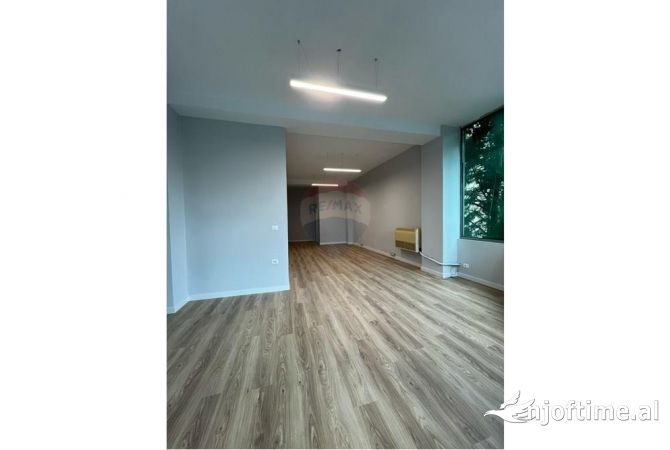 Ambient biznesi me qera 3+1 ne Tirane - 2,000 Euro