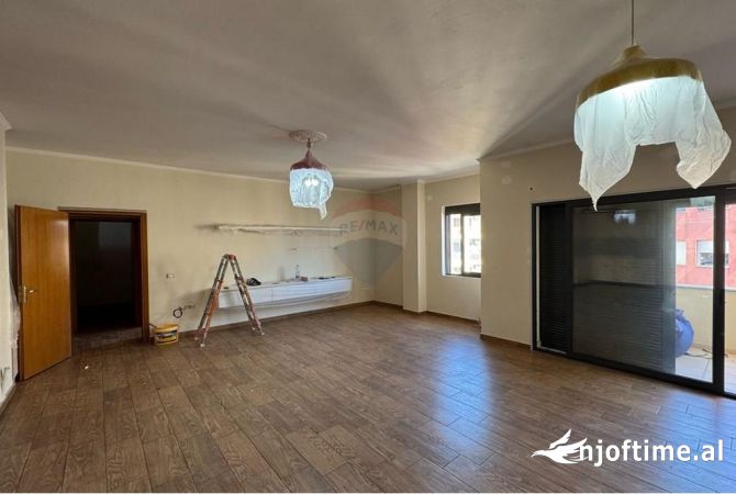 Ambient biznesi me qera 3+1 ne Tirane - 700 Euro