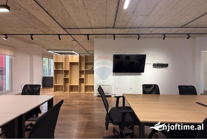 Ambient biznesi me qera 3+1 ne Tirane - 2,500 Euro