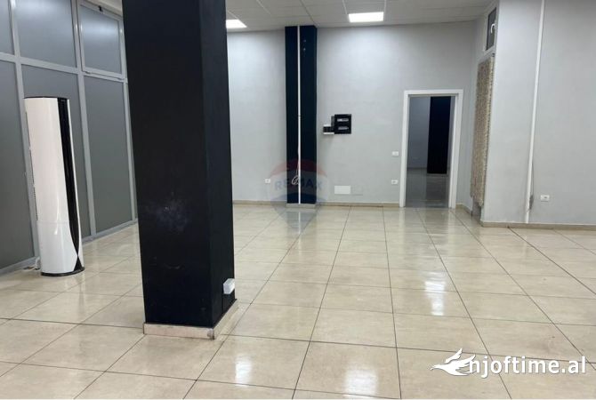 Ambient biznesi me qera 3+1 ne Tirane - 2,400 Euro