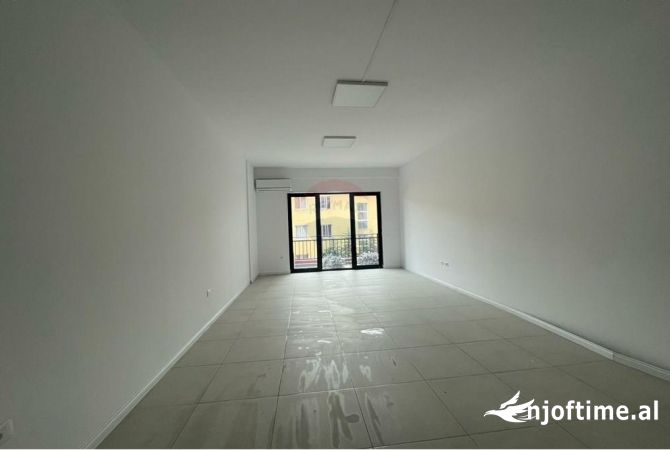 Ambient biznesi me qera 3+1 ne Tirane - 600 Euro
