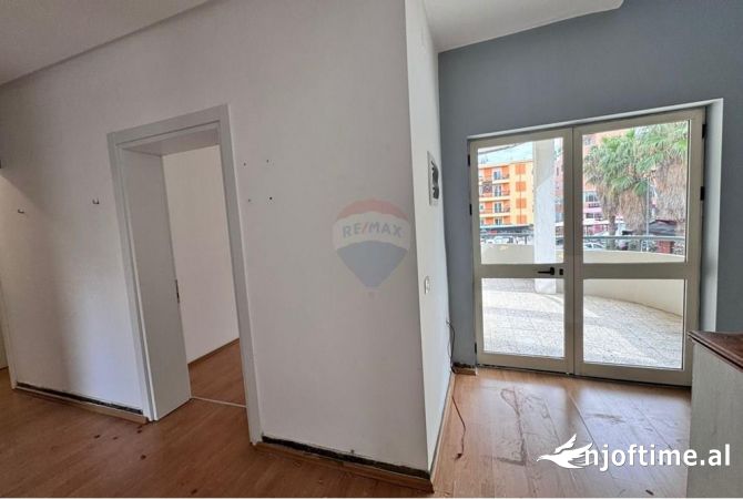 Ambient biznesi me qera 3+1 ne Tirane - 1,500 Euro