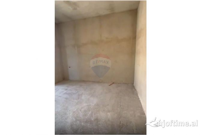 Shtepi ne shitje Apartament ne Tirane, 1+1, Mobilimi Bosh, pa mobiluar, Pagesa 85,000  Euro.