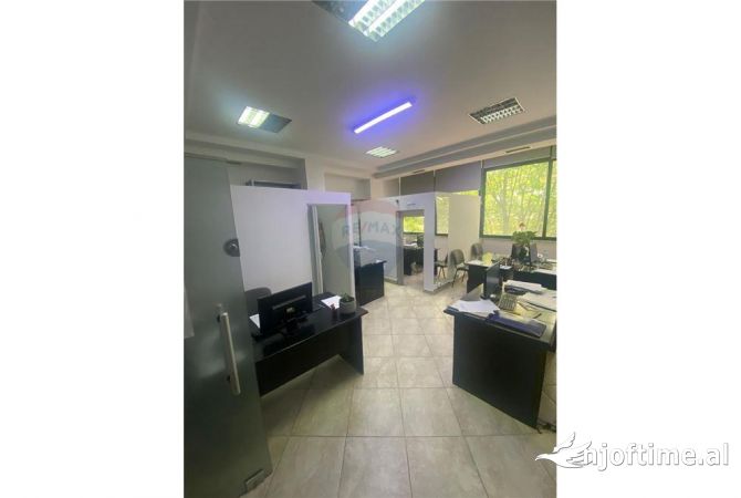 Ambiente Commerciale in Vendita 1+1 a Tirana - 139,000 Euro