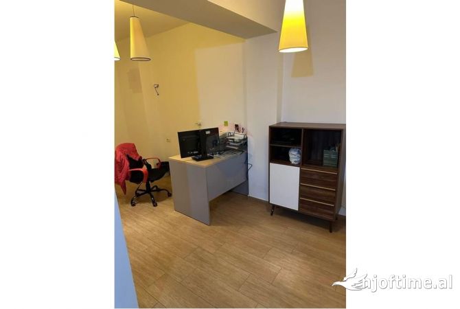 Ambient biznesi me qera 3+1 ne Tirane - 800 Euro