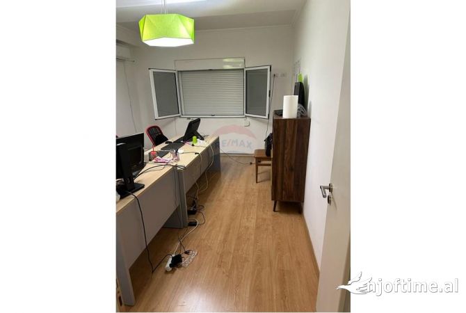 Ambient biznesi me qera 3+1 ne Tirane - 800 Euro
