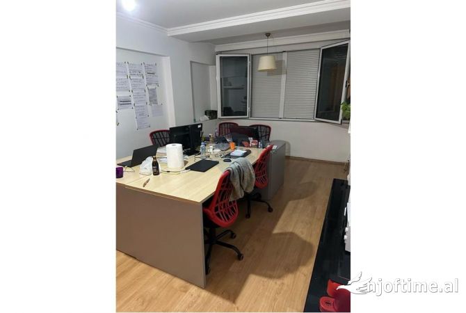 Ambient biznesi me qera 3+1 ne Tirane - 800 Euro