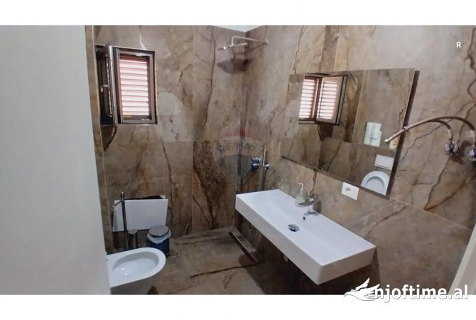 Ambient biznesi me qera 3+1 ne Tirane - 2,500 Euro