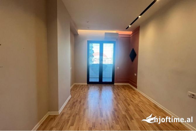 Ambient biznesi me qera 3+1 ne Tirane - 1,200 Euro