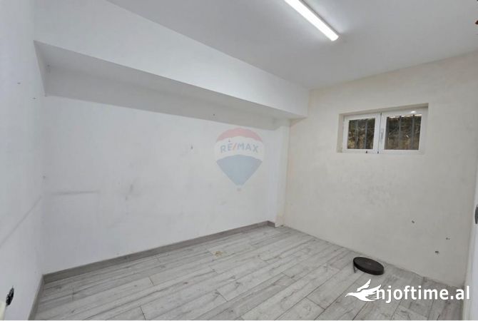 Ambient biznesi me qera 3+1 ne Tirane - 580 Euro