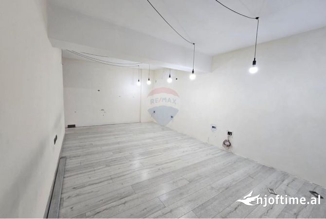 Ambient biznesi me qera 3+1 ne Tirane - 580 Euro