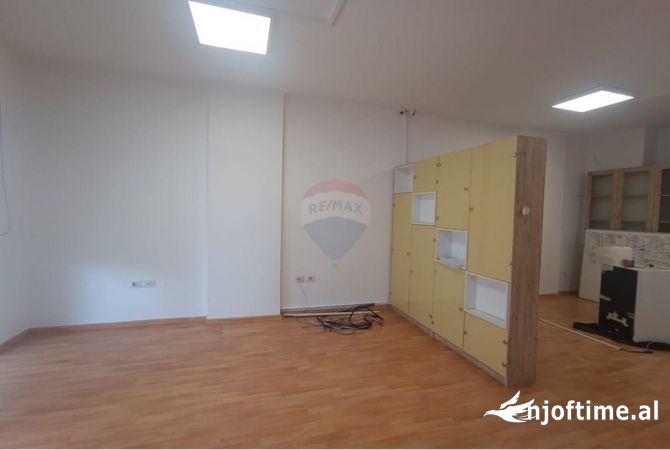 Ambient biznesi me qera 3+1 ne Tirane - 800 Euro
