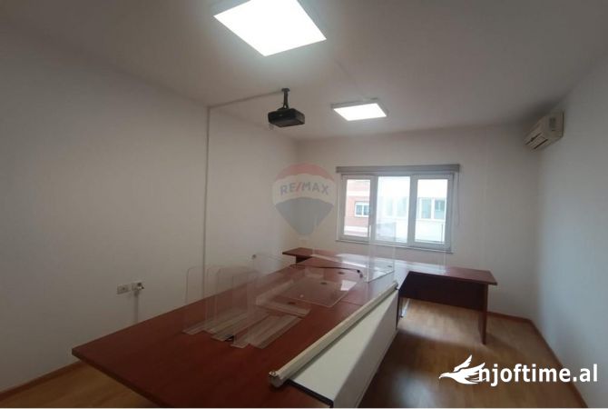 Ambient biznesi me qera 3+1 ne Tirane - 800 Euro