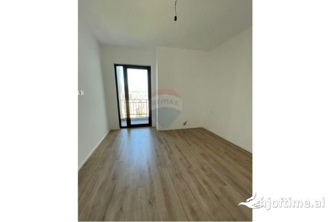 Ambient biznesi me qera 3+1 ne Tirane - 400 Euro