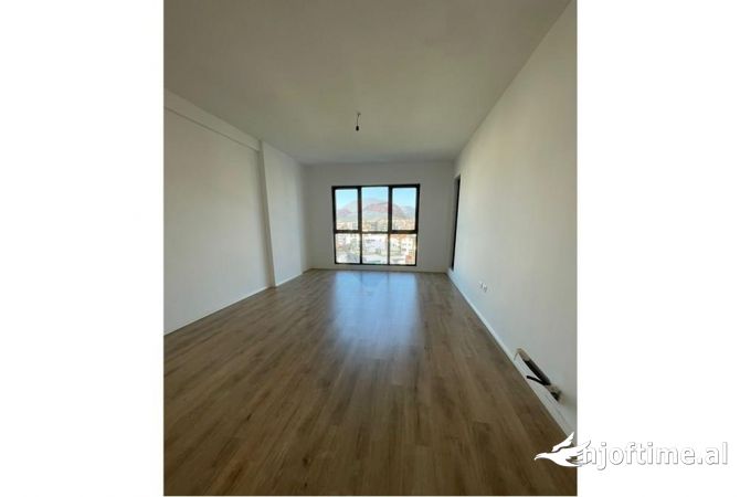 Ambient biznesi me qera 3+1 ne Tirane - 400 Euro